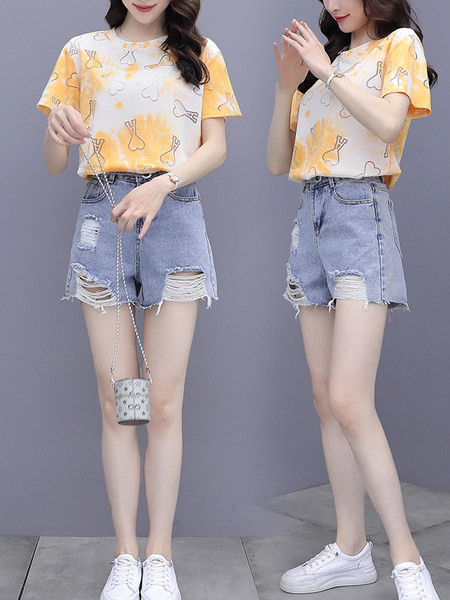 Komplekt kahest teksapüksist ja aplikatsiooniga T-särgist