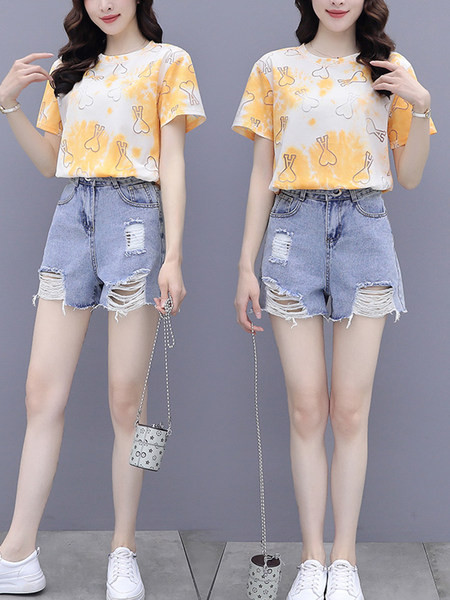 Komplekt kahest teksapüksist ja aplikatsiooniga T-särgist