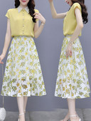 Naiste komplekt kaheosalisest klassikalise kraega värvilisest seelikust ja särgist