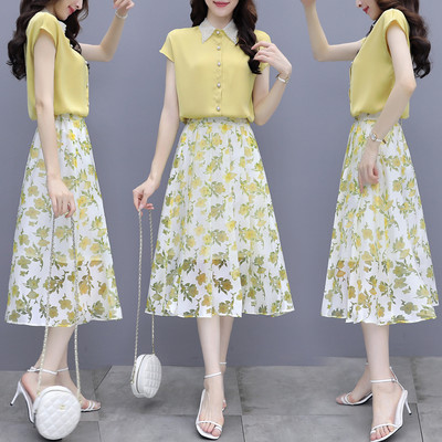 Naiste komplekt kaheosalisest klassikalise kraega värvilisest seelikust ja särgist