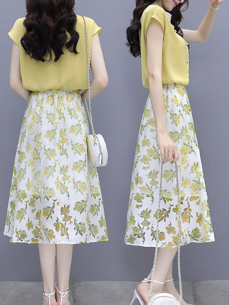 Naiste komplekt kaheosalisest klassikalise kraega värvilisest seelikust ja särgist