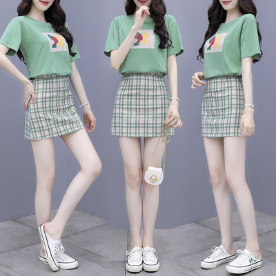 Naiste suvine aplikatsiooniga seeliku ja T-särgi komplekt