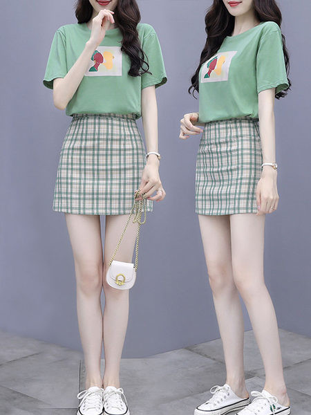 Naiste suvine aplikatsiooniga seeliku ja T-särgi komplekt