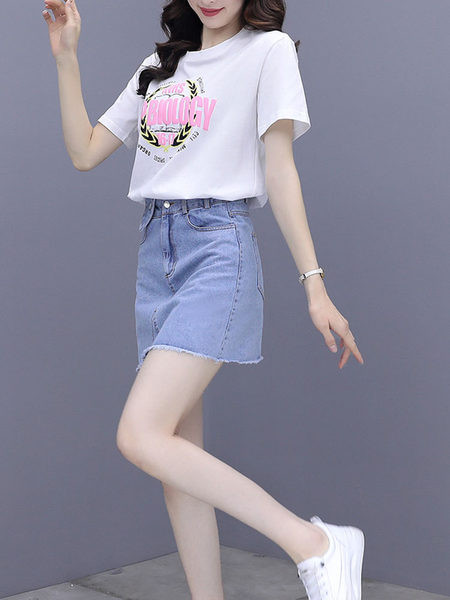 Модерен дамски сет от две части - тениска и къса дънкова пола