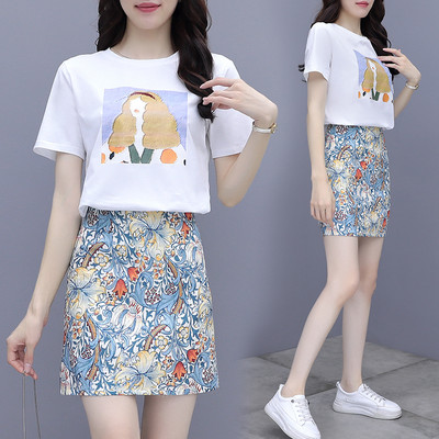 Γυναικείο σετ με απλικέ και χρωματικό σχέδιο