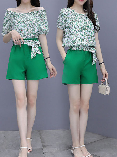 Модерен дамски комплект от блуза с лодка деколте и къси панталони