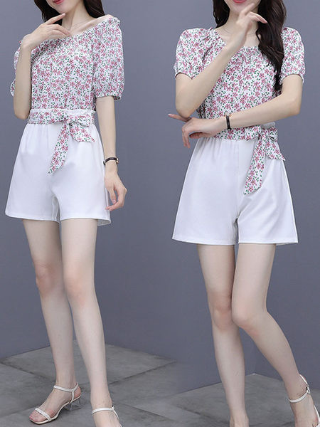 Модерен дамски комплект от блуза с лодка деколте и къси панталони