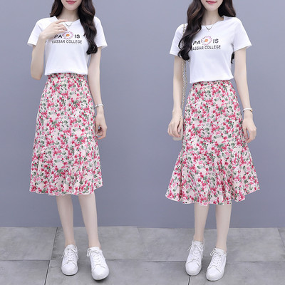 Μοντέρνο γυναικείο σετ μπλούζας με κοντό μανίκι και φούστα