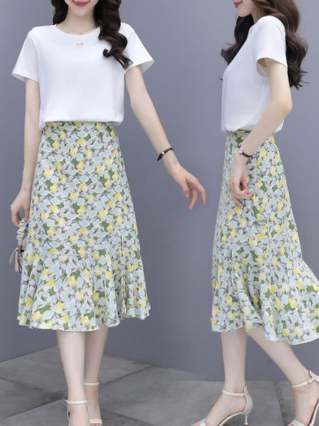 Suvine komplekt naistele - lillelise trükiga T-särk ja seelik