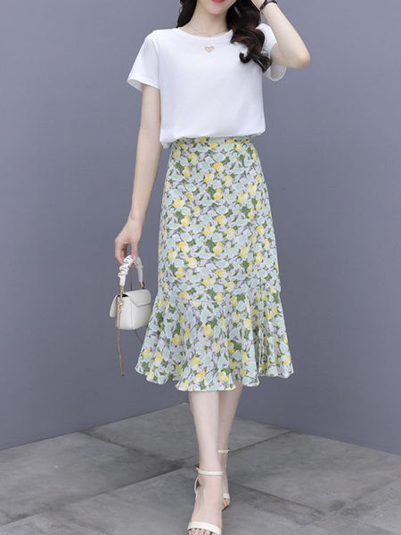 Suvine komplekt naistele - lillelise trükiga T-särk ja seelik