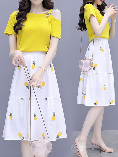 Moderan ženski komplet bluze golih ramena i suknje