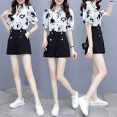 Moodne naiste komplekt kahest osast - särk ja lühikesed püksid