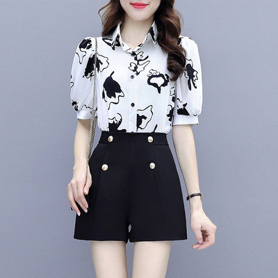 Moodne naiste komplekt kahest osast - särk ja lühikesed püksid