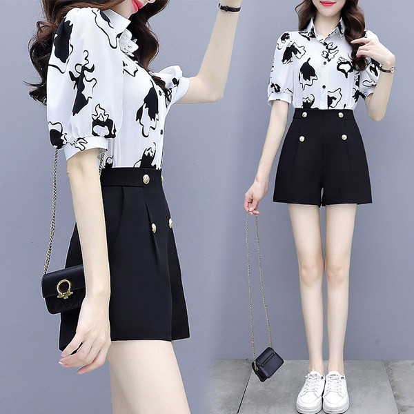 Moodne naiste komplekt kahest osast - särk ja lühikesed püksid