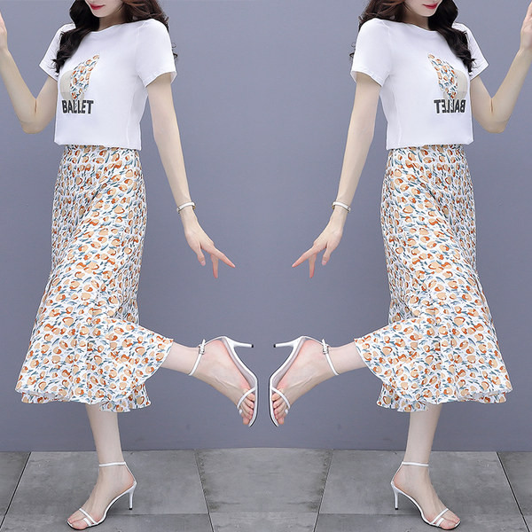 Naiste kõrge vöökoha ja lillemotiividega seelikukomplekt ning tikitud kirjaga T-särk