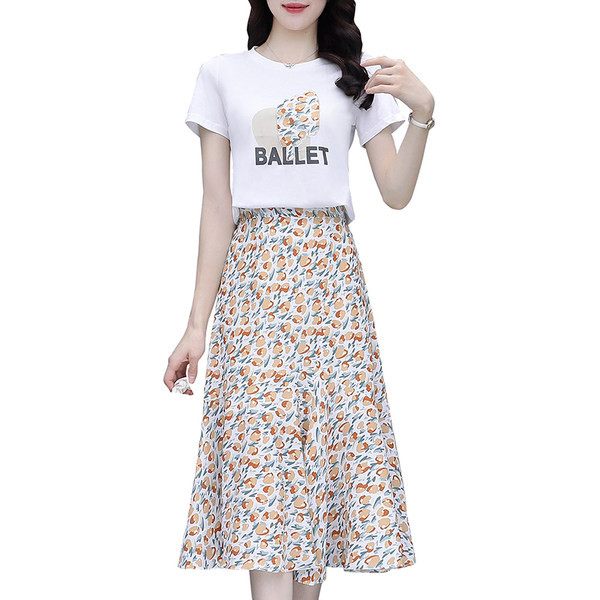 Naiste kõrge vöökoha ja lillemotiividega seelikukomplekt ning tikitud kirjaga T-särk