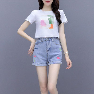 Καθημερινό γυναικείο σετ - T-shirt και σορτς