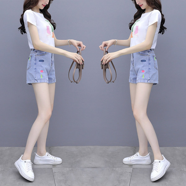 Καθημερινό γυναικείο σετ - T-shirt και σορτς