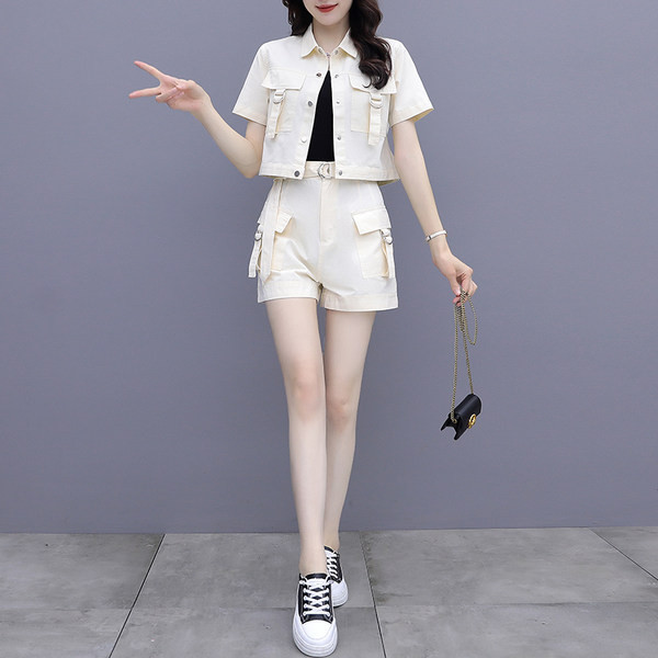 Ljetni casual komplet - kratka jakna i hlače s džepovima