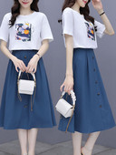 Καλοκαιρινό σετ για γυναίκες - T-shirt με στάμπα και κομμένη φούστα