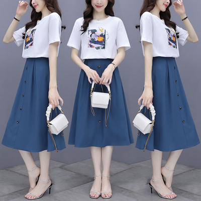 Καλοκαιρινό σετ για γυναίκες - T-shirt με στάμπα και κομμένη φούστα