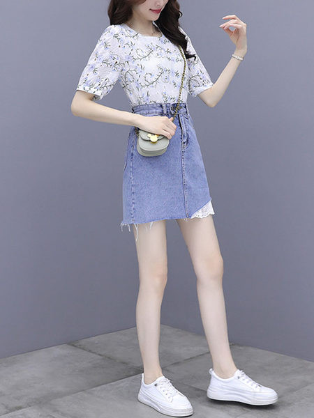 Модерен дамски комплект от две части -блуза и пола от деним