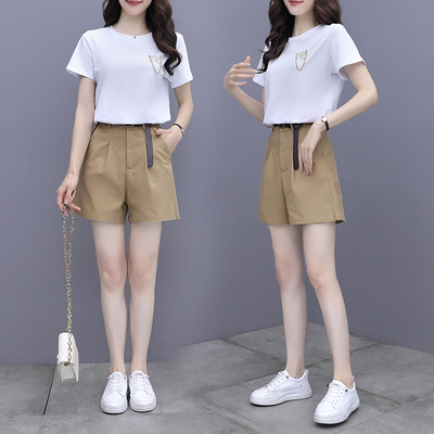 Ženski komplet kratkih hlačica visokog struka i majice kratkih rukava