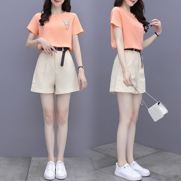 Ženski komplet kratkih hlačica visokog struka i majice kratkih rukava