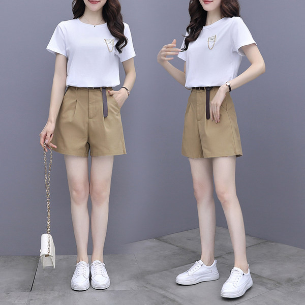 Ženski komplet kratkih hlačica visokog struka i majice kratkih rukava