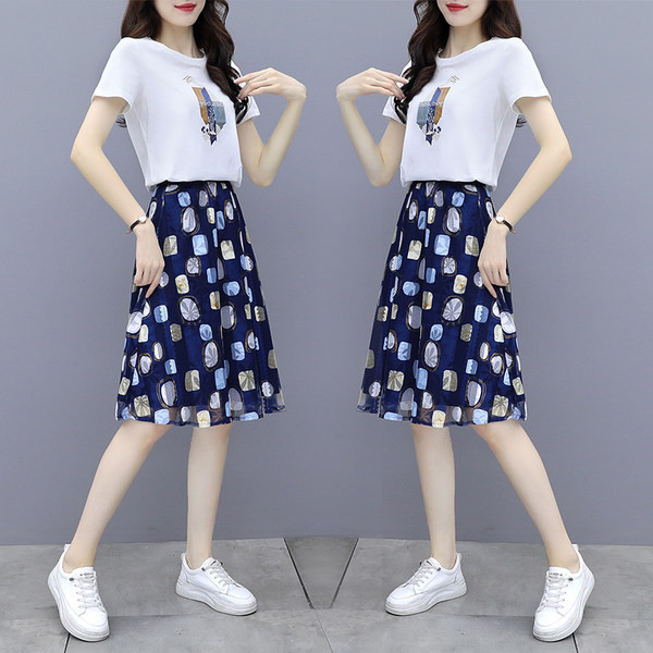 Naiste kaheosaline kõrge vöökohaga seelik ja aplikatsiooniga T-särk