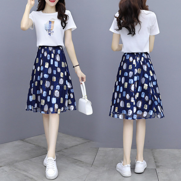 Naiste kaheosaline kõrge vöökohaga seelik ja aplikatsiooniga T-särk