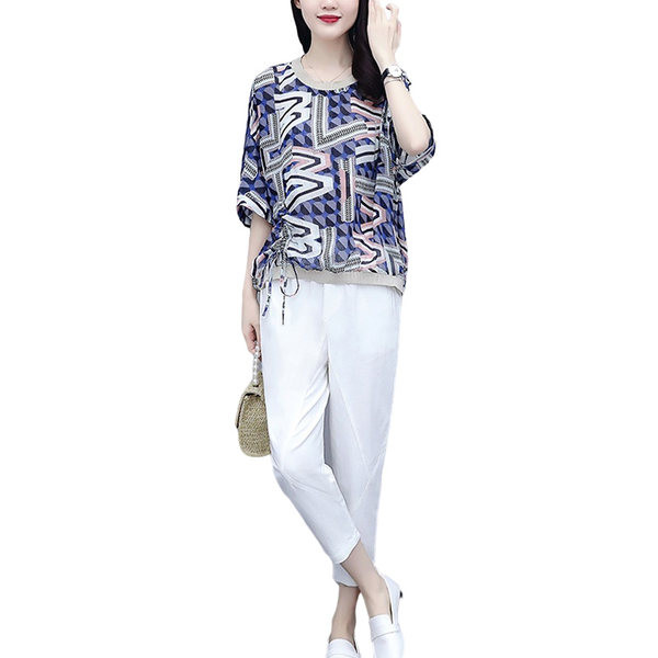 Naiste komplekt kaheosalistest pükstest ja laiast lipsudega pluusist