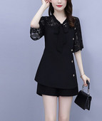 Moderan ženski komplet iz dva dijela - košulja i kratke hlače