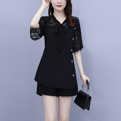 Moderan ženski komplet iz dva dijela - košulja i kratke hlače