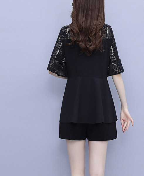 Moderan ženski komplet iz dva dijela - košulja i kratke hlače