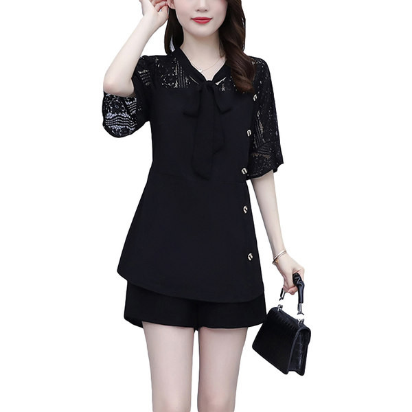 Moderan ženski komplet iz dva dijela - košulja i kratke hlače