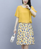 Naiste komplekt kaheosalistest lillemotiivide ja avara särgiga seelikutest