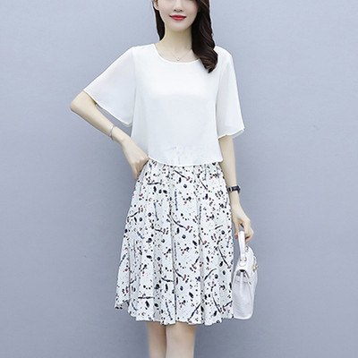 Naiste komplekt kaheosalistest lillemotiivide ja avara särgiga seelikutest