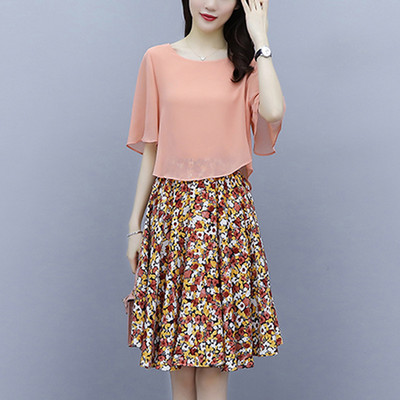 Naiste komplekt kaheosalistest lillemotiivide ja avara särgiga seelikutest