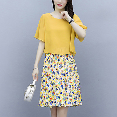 Naiste komplekt kaheosalistest lillemotiivide ja avara särgiga seelikutest