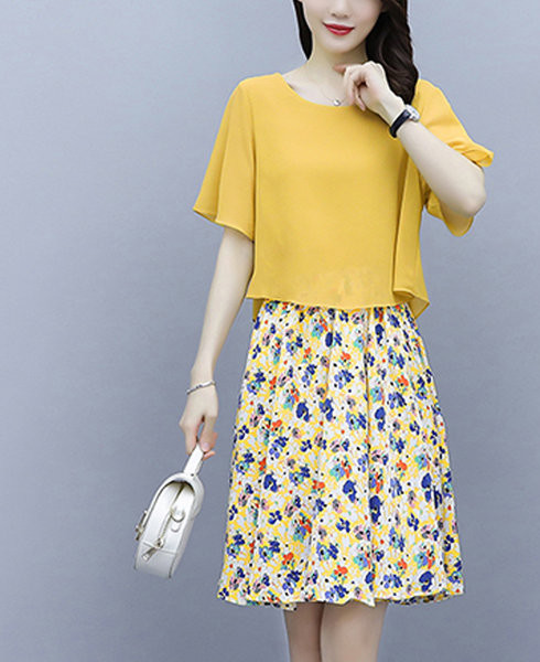 Naiste komplekt kaheosalistest lillemotiivide ja avara särgiga seelikutest