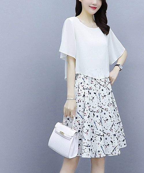 Naiste komplekt kaheosalistest lillemotiivide ja avara särgiga seelikutest