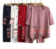 Γυναικείο σετ με φλοράλ μοτίβα παντελόνι και μπλούζα με οβάλ λαιμόκοψη