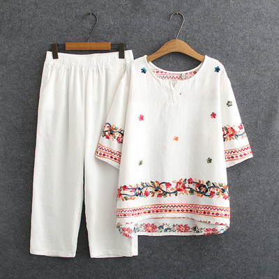 Γυναικείο σετ με φλοράλ μοτίβα παντελόνι και μπλούζα με οβάλ λαιμόκοψη