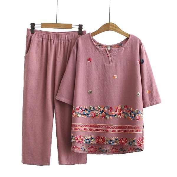 Γυναικείο σετ  με φλοράλ μοτίβα παντελόνι και μπλούζα με οβάλ λαιμόκοψη