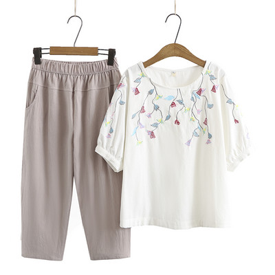 Suvine puuvillane komplekt - tikandiga pluus ja laiad püksid