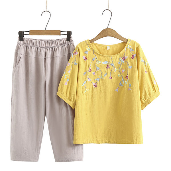 Suvine puuvillane komplekt - tikandiga pluus ja laiad püksid