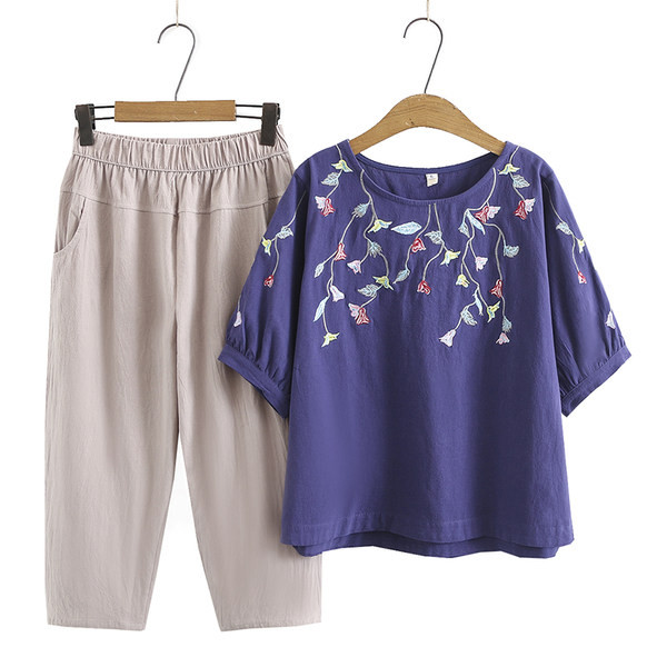 Suvine puuvillane komplekt - tikandiga pluus ja laiad püksid