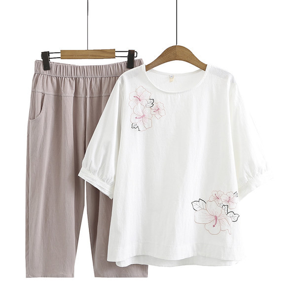 Lai tikandiga naistekomplekti mudel