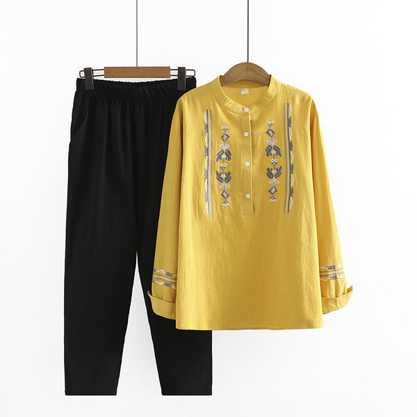 Φαρδύ γυναικείο σετ με κέντημα